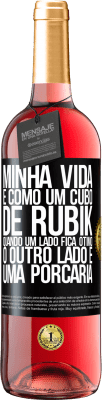 29,95 € Envio grátis | Vinho rosé Edição ROSÉ Minha vida é como um cubo de rubik. Quando um lado fica ótimo, o outro lado é uma porcaria Etiqueta Preta. Etiqueta personalizável Vinho jovem Colheita 2024 Tempranillo