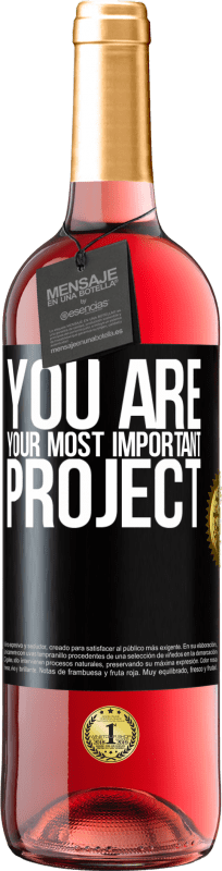 29,95 € 免费送货 | 桃红葡萄酒 ROSÉ版 你是你最重要的项目 黑标. 可自定义的标签 青年酒 收成 2023 Tempranillo