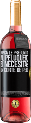 29,95 € Envío gratis | Vino Rosado Edición ROSÉ Nunca le preguntes al peluquero si necesitas un corte de pelo Etiqueta Negra. Etiqueta personalizable Vino joven Cosecha 2025 Tempranillo