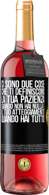 29,95 € Spedizione Gratuita | Vino rosato Edizione ROSÉ Ci sono due cose che ti definiscono. La tua pazienza quando non hai nulla e il tuo atteggiamento quando hai tutto Etichetta Nera. Etichetta personalizzabile Vino giovane Raccogliere 2024 Tempranillo