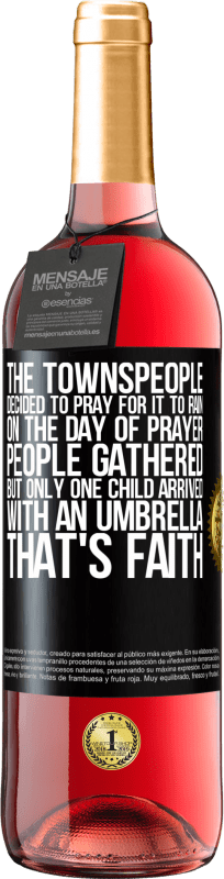 29,95 € 送料無料 | ロゼワイン ROSÉエディション 町の人々は雨が降るように祈ることにしました。祈りの日、人々は集まったが、傘を持って到着したのは一人の子供だけだった。それは信仰です ブラックラベル. カスタマイズ可能なラベル 若いワイン 収穫 2023 Tempranillo