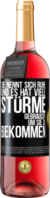 29,95 € Kostenloser Versand | Roséwein ROSÉ Ausgabe Sie nennt sich Ruhe, und es hat viele Stürme gebraucht, um sie zu bekommen Schwarzes Etikett. Anpassbares Etikett Junger Wein Ernte 2024 Tempranillo