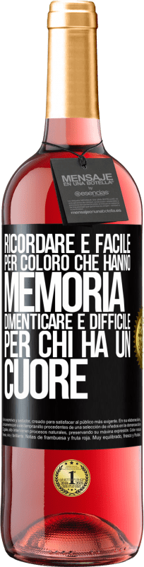 29,95 € Spedizione Gratuita | Vino rosato Edizione ROSÉ Ricordare è facile per coloro che hanno memoria. Dimenticare è difficile per chi ha un cuore Etichetta Nera. Etichetta personalizzabile Vino giovane Raccogliere 2024 Tempranillo