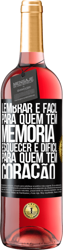 29,95 € Envio grátis | Vinho rosé Edição ROSÉ Lembrar é fácil para quem tem memória. Esquecer é difícil para quem tem coração Etiqueta Preta. Etiqueta personalizável Vinho jovem Colheita 2024 Tempranillo