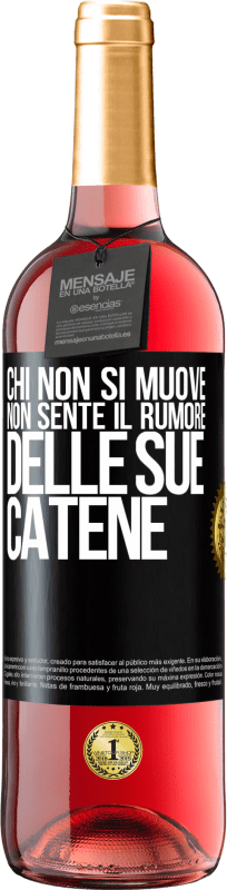 29,95 € Spedizione Gratuita | Vino rosato Edizione ROSÉ Chi non si muove non sente il rumore delle sue catene Etichetta Nera. Etichetta personalizzabile Vino giovane Raccogliere 2024 Tempranillo