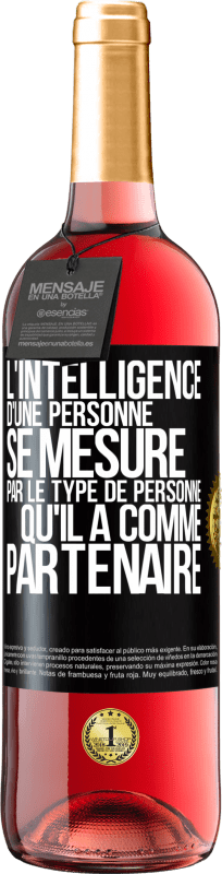 29,95 € Envoi gratuit | Vin rosé Édition ROSÉ L'intelligence d'une personne se mesure par le type de personne qu'il a comme partenaire Étiquette Noire. Étiquette personnalisable Vin jeune Récolte 2024 Tempranillo