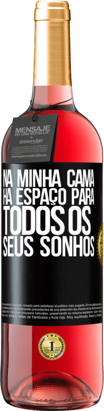 29,95 € Envio grátis | Vinho rosé Edição ROSÉ Na minha cama há espaço para todos os seus sonhos Etiqueta Preta. Etiqueta personalizável Vinho jovem Colheita 2024 Tempranillo