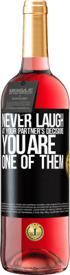 29,95 € 送料無料 | ロゼワイン ROSÉエディション パートナーの決定を決して笑わないでください。あなたは彼らの一人です ブラックラベル. カスタマイズ可能なラベル 若いワイン 収穫 2025 Tempranillo