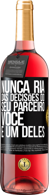 29,95 € Envio grátis | Vinho rosé Edição ROSÉ Nunca ria das decisões do seu parceiro. Você é um deles Etiqueta Preta. Etiqueta personalizável Vinho jovem Colheita 2024 Tempranillo