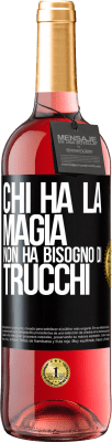 29,95 € Spedizione Gratuita | Vino rosato Edizione ROSÉ Chi ha la magia non ha bisogno di trucchi Etichetta Nera. Etichetta personalizzabile Vino giovane Raccogliere 2024 Tempranillo