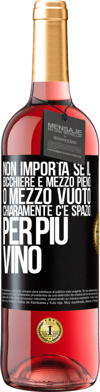 29,95 € Spedizione Gratuita | Vino rosato Edizione ROSÉ Non importa se il bicchiere è mezzo pieno o mezzo vuoto. Chiaramente c'è spazio per più vino Etichetta Nera. Etichetta personalizzabile Vino giovane Raccogliere 2024 Tempranillo