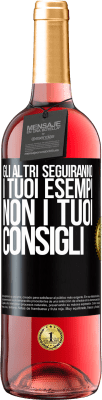 29,95 € Spedizione Gratuita | Vino rosato Edizione ROSÉ Gli altri seguiranno i tuoi esempi, non i tuoi consigli Etichetta Nera. Etichetta personalizzabile Vino giovane Raccogliere 2024 Tempranillo