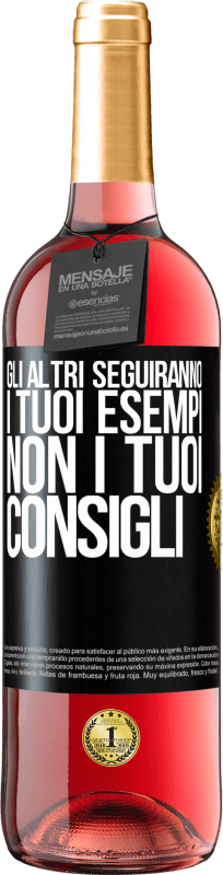 29,95 € Spedizione Gratuita | Vino rosato Edizione ROSÉ Gli altri seguiranno i tuoi esempi, non i tuoi consigli Etichetta Nera. Etichetta personalizzabile Vino giovane Raccogliere 2024 Tempranillo