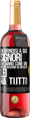 29,95 € Spedizione Gratuita | Vino rosato Edizione ROSÉ Un brindisi a quei signori che sanno come dire Non ho bisogno di un altro, lei ha tutto Etichetta Nera. Etichetta personalizzabile Vino giovane Raccogliere 2023 Tempranillo