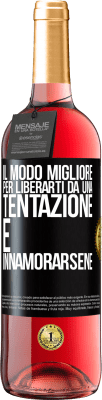 29,95 € Spedizione Gratuita | Vino rosato Edizione ROSÉ Il modo migliore per liberarti da una tentazione è innamorarsene Etichetta Nera. Etichetta personalizzabile Vino giovane Raccogliere 2023 Tempranillo