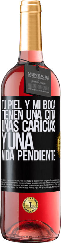 29,95 € Envío gratis | Vino Rosado Edición ROSÉ Tu piel y mi boca tienen una cita, unas caricias, y una vida pendiente Etiqueta Negra. Etiqueta personalizable Vino joven Cosecha 2024 Tempranillo