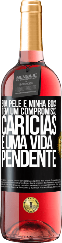 29,95 € Envio grátis | Vinho rosé Edição ROSÉ Sua pele e minha boca têm um compromisso, carícias e uma vida pendente Etiqueta Preta. Etiqueta personalizável Vinho jovem Colheita 2024 Tempranillo