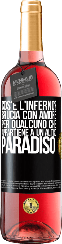 29,95 € Spedizione Gratuita | Vino rosato Edizione ROSÉ cos'è l'inferno? Brucia con amore per qualcuno che appartiene a un altro paradiso Etichetta Nera. Etichetta personalizzabile Vino giovane Raccogliere 2024 Tempranillo