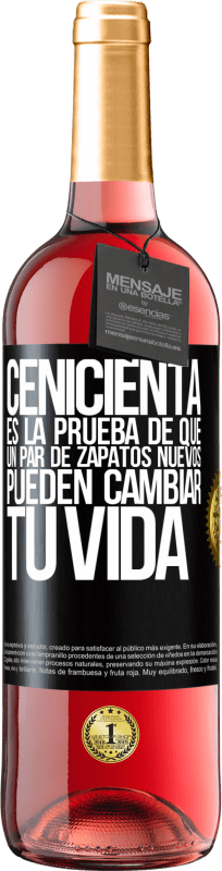 29,95 € Envío gratis | Vino Rosado Edición ROSÉ Cenicienta es la prueba de que un par de zapatos nuevos pueden cambiar tu vida Etiqueta Negra. Etiqueta personalizable Vino joven Cosecha 2024 Tempranillo