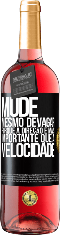 29,95 € Envio grátis | Vinho rosé Edição ROSÉ Mude, mesmo devagar, porque a direção é mais importante que a velocidade Etiqueta Preta. Etiqueta personalizável Vinho jovem Colheita 2024 Tempranillo