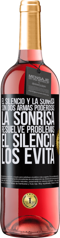 29,95 € Envío gratis | Vino Rosado Edición ROSÉ El silencio y la sonrisa son dos armas poderosas. La sonrisa resuelve problemas, el silencio los evita Etiqueta Negra. Etiqueta personalizable Vino joven Cosecha 2024 Tempranillo