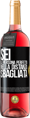 29,95 € Spedizione Gratuita | Vino rosato Edizione ROSÉ Sei la persona perfetta nella distanza sbagliata Etichetta Nera. Etichetta personalizzabile Vino giovane Raccogliere 2024 Tempranillo