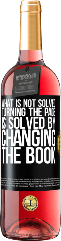 29,95 € Free Shipping | Rosé Wine ROSÉ Edition What is not solved turning the page, is solved by changing the book Black Label. Customizable label Young wine Harvest 2024 Tempranillo