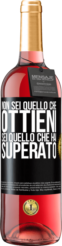 29,95 € Spedizione Gratuita | Vino rosato Edizione ROSÉ Non sei quello che ottieni. Sei quello che hai superato Etichetta Nera. Etichetta personalizzabile Vino giovane Raccogliere 2024 Tempranillo