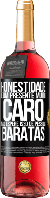 29,95 € Envio grátis | Vinho rosé Edição ROSÉ Honestidade é um presente muito caro. Não espere isso de pessoas baratas Etiqueta Preta. Etiqueta personalizável Vinho jovem Colheita 2024 Tempranillo