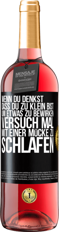 29,95 € Kostenloser Versand | Roséwein ROSÉ Ausgabe Wenn du denkst, dass du zu klein bist, um etwas zu bewirken, versuch mal, mit einer Mücke zu schlafen Schwarzes Etikett. Anpassbares Etikett Junger Wein Ernte 2024 Tempranillo