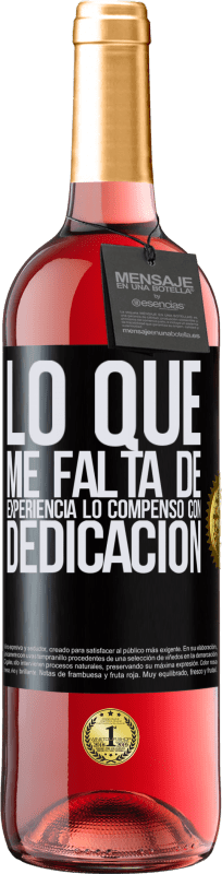 29,95 € Envío gratis | Vino Rosado Edición ROSÉ Lo que me falta de experiencia lo compenso con dedicación Etiqueta Negra. Etiqueta personalizable Vino joven Cosecha 2024 Tempranillo