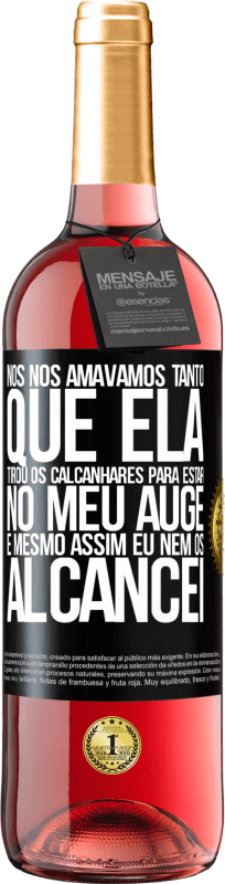 29,95 € Envio grátis | Vinho rosé Edição ROSÉ Nós nos amávamos tanto que ela tirou os calcanhares para estar no meu auge, e mesmo assim eu nem os alcancei Etiqueta Preta. Etiqueta personalizável Vinho jovem Colheita 2024 Tempranillo