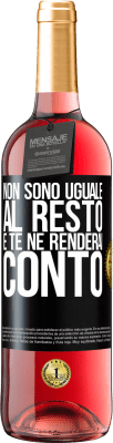 29,95 € Spedizione Gratuita | Vino rosato Edizione ROSÉ Non sono uguale al resto e te ne renderai conto Etichetta Nera. Etichetta personalizzabile Vino giovane Raccogliere 2023 Tempranillo