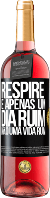 29,95 € Envio grátis | Vinho rosé Edição ROSÉ Respire, é apenas um dia ruim, não uma vida ruim Etiqueta Preta. Etiqueta personalizável Vinho jovem Colheita 2025 Tempranillo