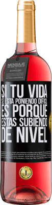 29,95 € Envío gratis | Vino Rosado Edición ROSÉ Si tu vida se está poniendo difícil, es porque estás subiendo de nivel Etiqueta Negra. Etiqueta personalizable Vino joven Cosecha 2023 Tempranillo