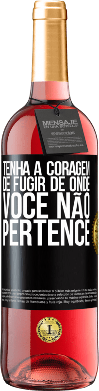 29,95 € Envio grátis | Vinho rosé Edição ROSÉ Tenha a coragem de fugir de onde você não pertence Etiqueta Preta. Etiqueta personalizável Vinho jovem Colheita 2024 Tempranillo