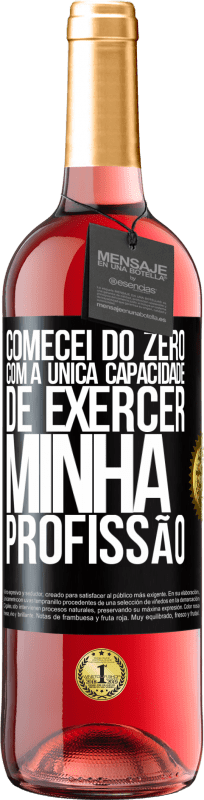 29,95 € Envio grátis | Vinho rosé Edição ROSÉ Comecei do zero, com a única capacidade de exercer minha profissão Etiqueta Preta. Etiqueta personalizável Vinho jovem Colheita 2024 Tempranillo