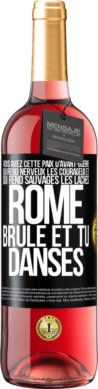 29,95 € Envoi gratuit | Vin rosé Édition ROSÉ Vous avez cette paix d'avant-guerre qui rend nerveux les courageux et qui rend sauvages les lâches. Rome brûle et tu danses Étiquette Noire. Étiquette personnalisable Vin jeune Récolte 2024 Tempranillo