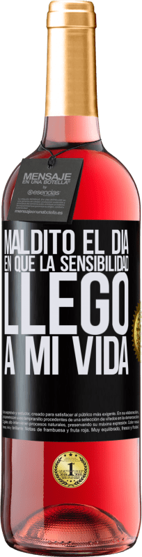 29,95 € Envío gratis | Vino Rosado Edición ROSÉ Maldito el día en que la sensibilidad llegó a mi vida Etiqueta Negra. Etiqueta personalizable Vino joven Cosecha 2024 Tempranillo