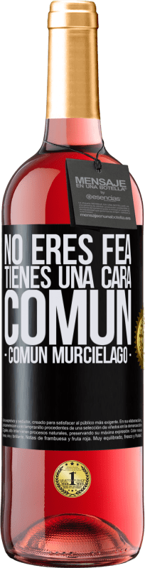 29,95 € Envío gratis | Vino Rosado Edición ROSÉ No eres fea, tienes una cara común (común murciélago) Etiqueta Negra. Etiqueta personalizable Vino joven Cosecha 2024 Tempranillo