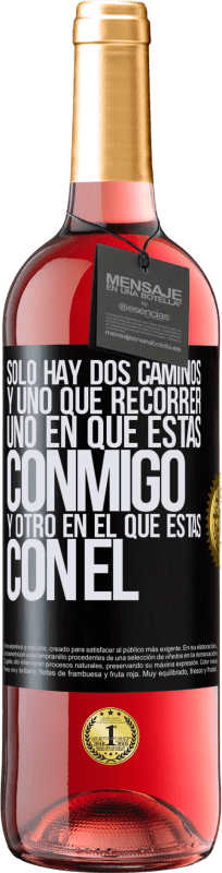 29,95 € Envío gratis | Vino Rosado Edición ROSÉ Sólo hay dos caminos, y uno que recorrer, uno en que estás conmigo y otro en el que estás con él Etiqueta Negra. Etiqueta personalizable Vino joven Cosecha 2024 Tempranillo