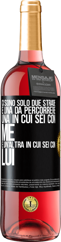 29,95 € Spedizione Gratuita | Vino rosato Edizione ROSÉ Ci sono solo due strade e una da percorrere, una in cui sei con me e un'altra in cui sei con lui Etichetta Nera. Etichetta personalizzabile Vino giovane Raccogliere 2024 Tempranillo