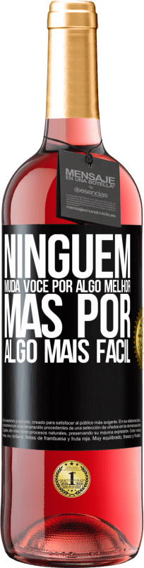 29,95 € Envio grátis | Vinho rosé Edição ROSÉ Ninguém muda você por algo melhor, mas por algo mais fácil Etiqueta Preta. Etiqueta personalizável Vinho jovem Colheita 2024 Tempranillo