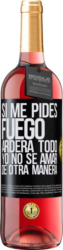 29,95 € Envío gratis | Vino Rosado Edición ROSÉ Si me pides fuego, arderá todo. Yo no sé amar de otra manera Etiqueta Negra. Etiqueta personalizable Vino joven Cosecha 2024 Tempranillo