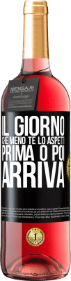 29,95 € Spedizione Gratuita | Vino rosato Edizione ROSÉ Il giorno che meno te lo aspetti, prima o poi arriva Etichetta Nera. Etichetta personalizzabile Vino giovane Raccogliere 2024 Tempranillo