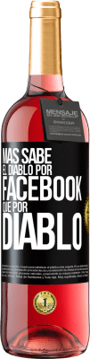 29,95 € Envío gratis | Vino Rosado Edición ROSÉ Más sabe el diablo por Facebook que por diablo Etiqueta Negra. Etiqueta personalizable Vino joven Cosecha 2023 Tempranillo