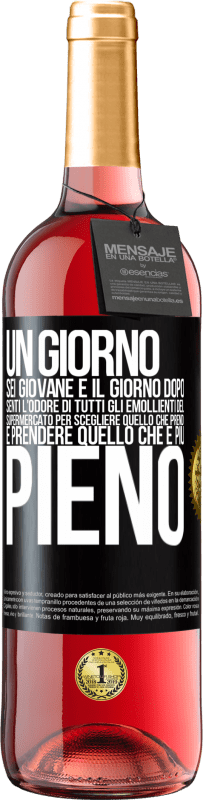 29,95 € Spedizione Gratuita | Vino rosato Edizione ROSÉ Un giorno sei giovane e il giorno dopo, senti l'odore di tutti gli emollienti del supermercato per scegliere quello che Etichetta Nera. Etichetta personalizzabile Vino giovane Raccogliere 2025 Tempranillo