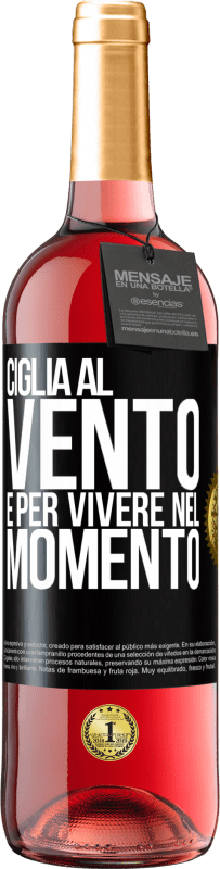 29,95 € Spedizione Gratuita | Vino rosato Edizione ROSÉ Ciglia al vento e per vivere nel momento Etichetta Nera. Etichetta personalizzabile Vino giovane Raccogliere 2024 Tempranillo