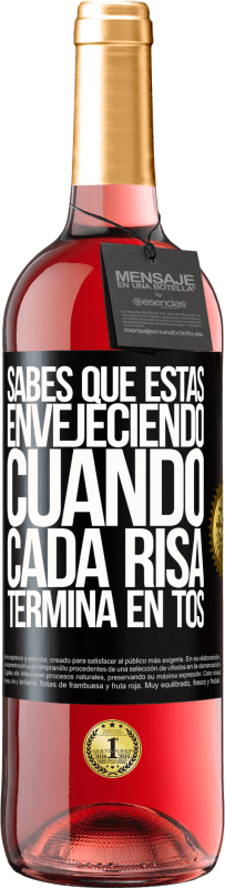 29,95 € Envío gratis | Vino Rosado Edición ROSÉ Sabes que estás envejeciendo, cuando cada risa termina en tos Etiqueta Negra. Etiqueta personalizable Vino joven Cosecha 2024 Tempranillo