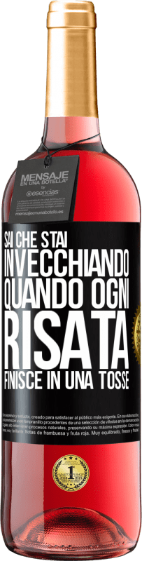 29,95 € Spedizione Gratuita | Vino rosato Edizione ROSÉ Sai che stai invecchiando, quando ogni risata finisce in una tosse Etichetta Nera. Etichetta personalizzabile Vino giovane Raccogliere 2024 Tempranillo